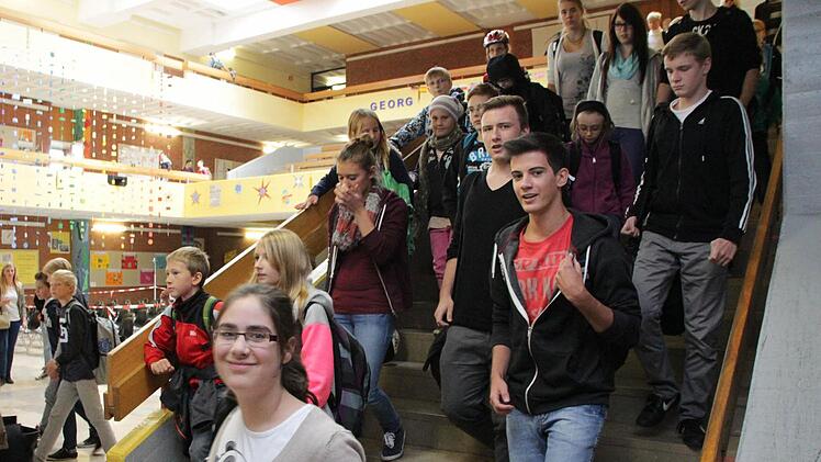 Die Schüler werden vom Packen zum Umzug am wenigsten betroffen sein. Foto: Josef Hofbauer