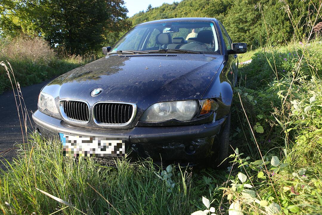 Unterleinleiter:BMW kollidiert frontal mit Roller