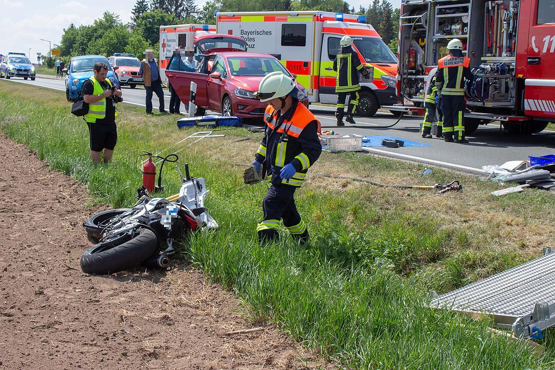 Motorradfahrer stirbt bei Crash im Gegenverkehr im Kreis Fürth