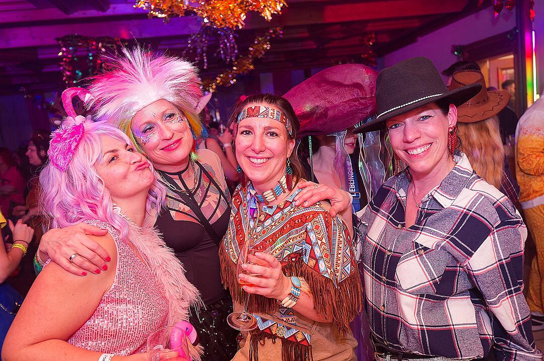 Drei Männerballetts, Musik von DJ Asti und vieles mehr gab es beim Weiberfasching!