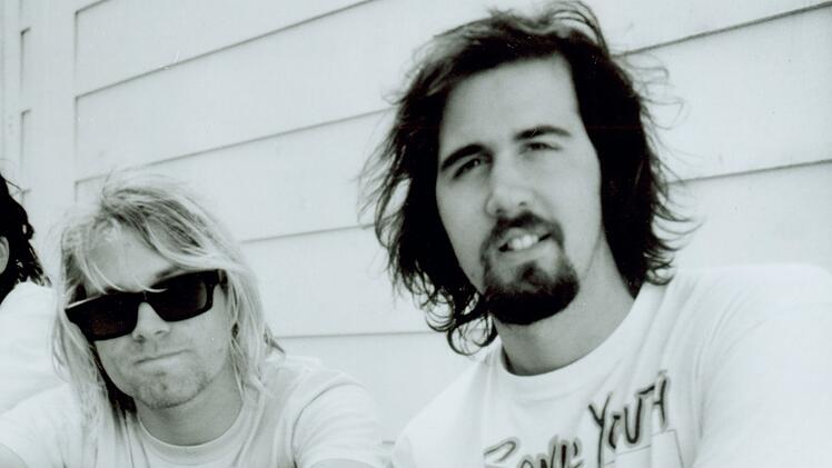 Krist Novoselic (rechts, zu sehen mit Kurt Cobain) gilt als das stille Nirvana-Mitglied. Der Bassist wird am 16. Mai 2025 60 Jahre alt.