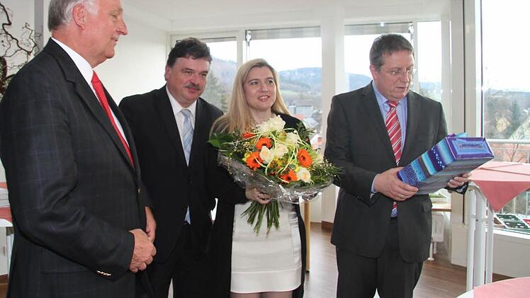 Beim Festakt wurden auch Geschenke verteilt.