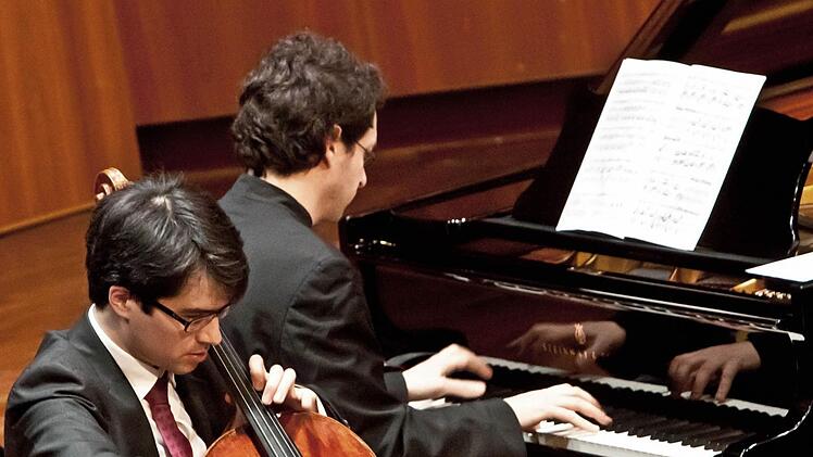 Danjulo Ishizaka (links) und Shai Wosner gastierten im Coburger Kongresshaus. Foto: Jochen Berger