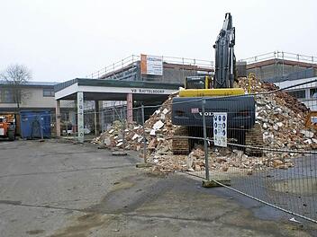 Zurzeit wird noch abgerissen. Damit das Bauvorhaben zügig vonstatten gehen kann, diskutierte man jetzt die Gestaltung des Umfeldes. Foto: nr