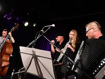 Am Freitag um 20 Uhr wollen  Chanson-Musiker im Jungen Theater Forchheim an ihren früheren Bandleader Juri Kravets erinnern. Foto: Junge Theater Forchheim