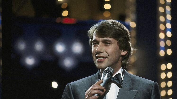 1974 erschien seine erste Single "Was ist wohl aus ihr geworden?". Der große Durchbruch ließ allerdings drei Jahre auf sich warten - er gelang mit dem Lied "Sieben Fässer Wein".