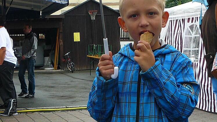 Gut beschirmt schmeckt ein Eis.