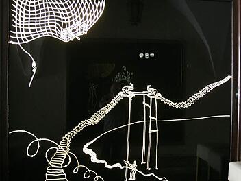 Lichtzeichnung von Susanne Hanus im Hauseingang in der Oberen Stadt 10. Fotos: Klaus Klaschka