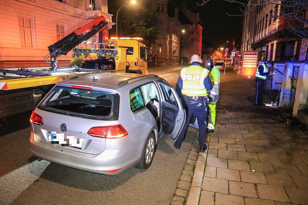 Hainstraße in Bamberg: Auto kracht in Betonmauer – 40.000 Euro Schaden