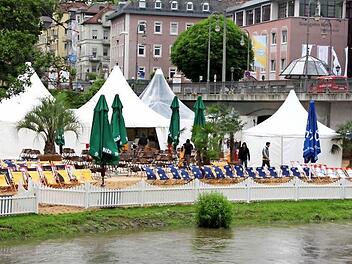 Am Freitagmittag war der Stadtstrand noch nicht in Gefahr. Doch dann verschlechterten sich Prognosen dramatisch. Fotos: Edgar Bartl