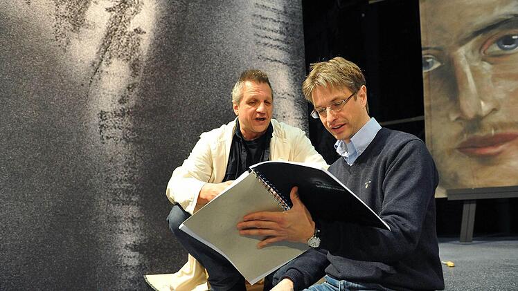 Komponist und Dirigent Roland Fister (rechts) bei der Probe mit Michael Lion (Basil Hallward)