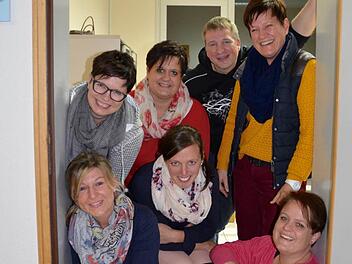 "Nur Mut", das sind (stehend von links) Anja Metz, Claudia Müller, Torsten Endres und Simone Kröckel sowie (sitzend ) Sandra Schölzke, Bettina Albert und Silvia Wehner. Foto: Kathrin Kupka-Hahn