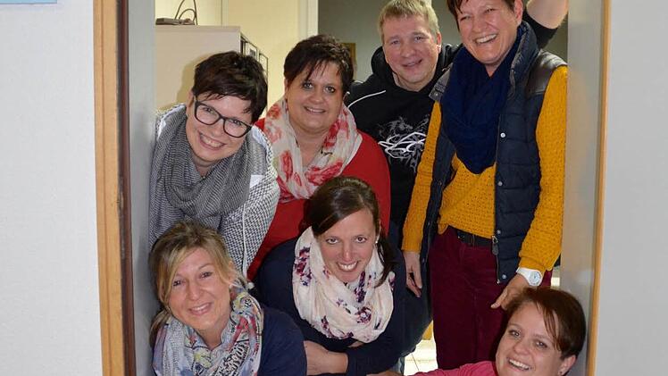"Nur Mut", das sind (stehend von links) Anja Metz, Claudia Müller, Torsten Endres und Simone Kröckel sowie (sitzend ) Sandra Schölzke, Bettina Albert und Silvia Wehner. Foto: Kathrin Kupka-Hahn