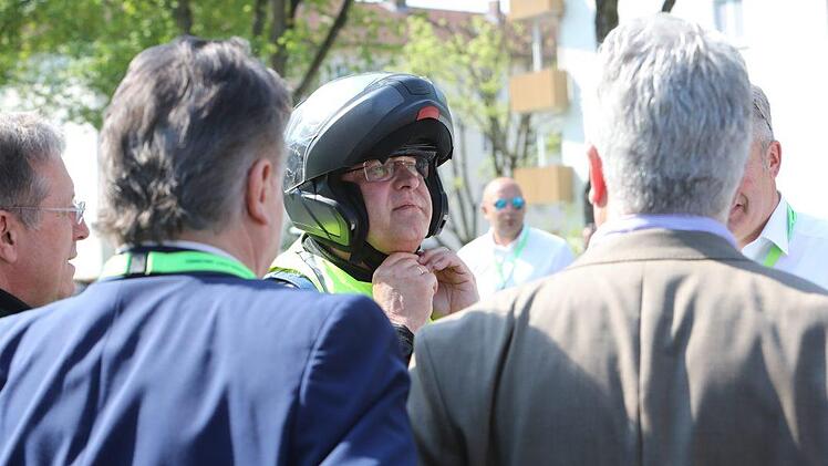 Innenminister Joachim Herrmann zu Gast bei der Motorradsternfahrt. Foto: Barbara Herbst