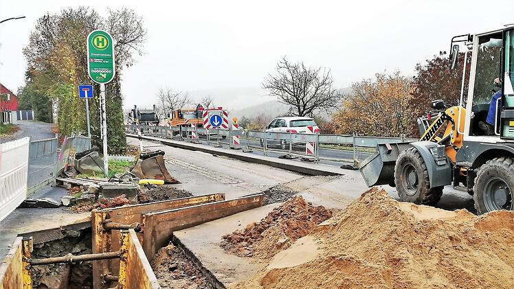 Die Baustelle in der Straße Obere Saline in Hausen verzögert sich auf unbestimmte Zeit.  Foto: Sigismund von Dobschütz