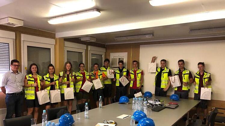 Das Ausbildungsteam der Firma M&ouml;bel und Raum  erlebte viel bei einem  unvergesslichen Ausflug nach Polen.  Foto: Maximilian Schuhmann