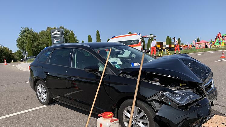 Auf der Staatsstraße 2248 kam es bei Herrieden (Landkreis Ansbach) zu einem Verkehrsunfall mit drei Verletzten.