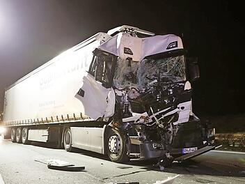 Der Fahrer dieses Lkw wurde nur leicht verletzt.