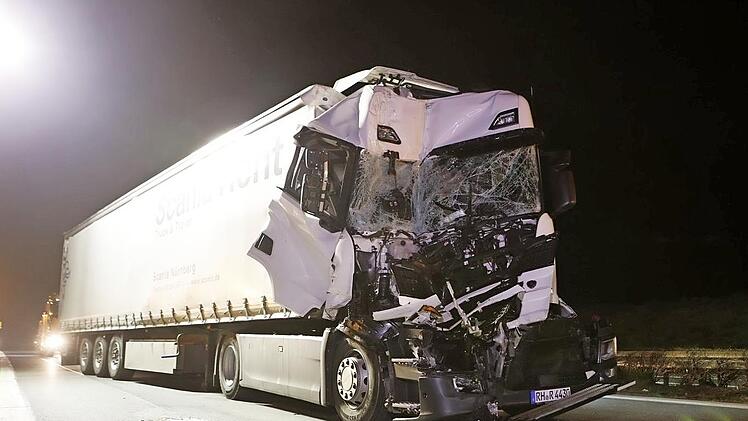 Der Fahrer dieses Lkw wurde nur leicht verletzt.