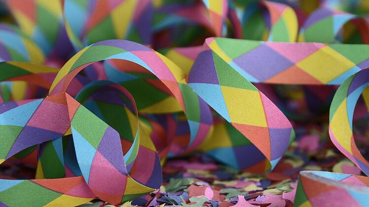 Fasching, Luftschlangen, Konfetti