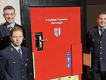 Das Bild zeigt die Führung der Freiwilligen Feuerwehr Rannungen und die Kameraden Nils Volz, Tim Endres, Marius Röder und Hanjo Stark.