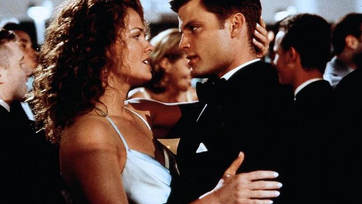 Die taffe Dizzy Flores (Dina Meyer) ist die zweite Frau in Johnny Ricos Leben.