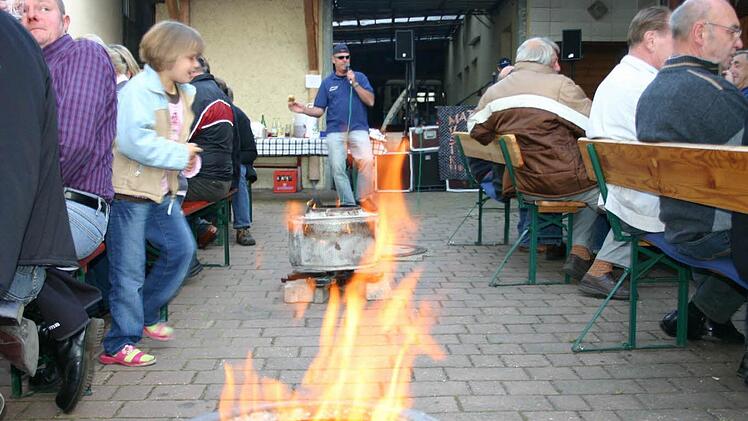 Eine Elvis-Parodie bot Hilmar Martin zu später Stunde.