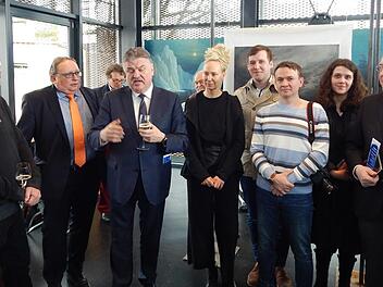 Schirmherr Landrat Klaus Peter Söllner (Vierter von links) bei der VernissageHorst Wunner