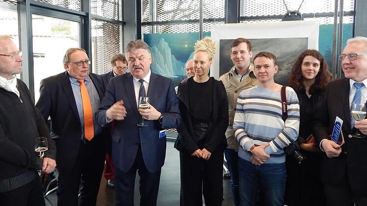 Schirmherr Landrat Klaus Peter Söllner (Vierter von links) bei der VernissageHorst Wunner