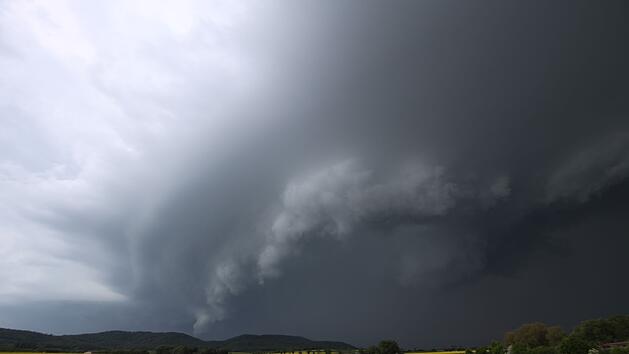 Gewitterfront zieht &uuml;ber gro&szlig;e Teile Frankens