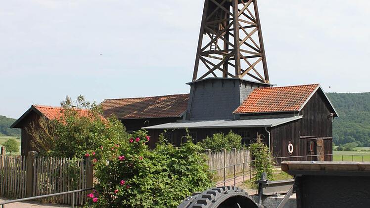 Weit grüßt der ehemalige Bohrturm des Luitpolsprudels ins Land.