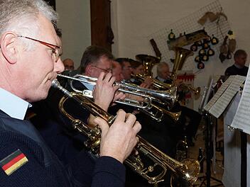 Die "StOV-Kapelle" unter Leitung von Gerald Bach spielt beim Empfang. Foto: Arkadius Guzy