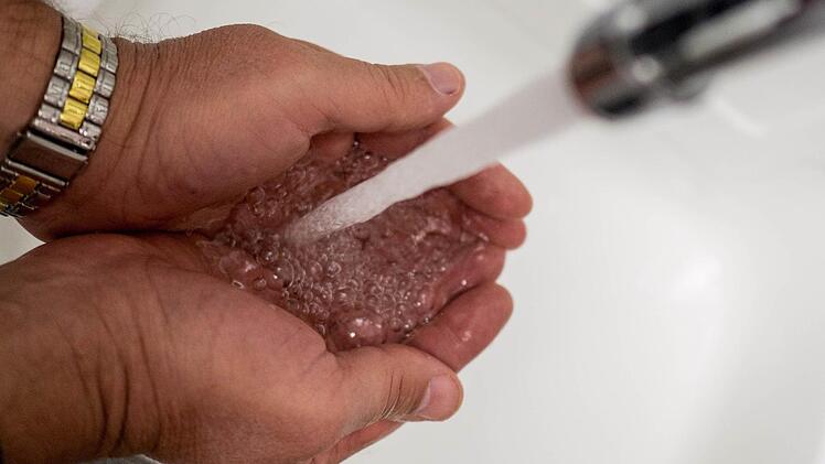 Um die Wasserlieferung nach Teuschnitz dürfte es wohl eine handfeste juristische Auseinandersetzung geben. Symbolbild: Marian Hamacher