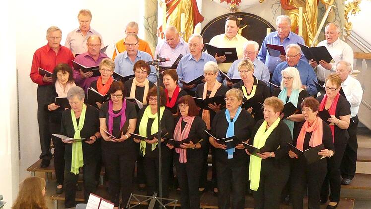Die gastgebende Singgemeinschaft Heinersreuth-Ködnitz, Foto: Dieter Hübner