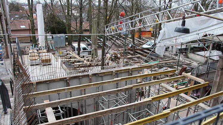 In den Entlas-Keller  werden derzeit Lagertanks für das neue Bier eingebaut (vorne im  Bild). Eine eigene "Entlas-Bräu" scheiterte bisher an der Stadtverwaltung. Foto: Christian Bauriedel