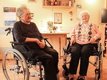 Rosemarie Wolf (links) und Waltraud Schön dürfen Weihnachten nach Hause.