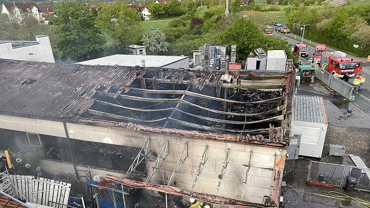 Großbrand einer Fabrikhalle in Michelau