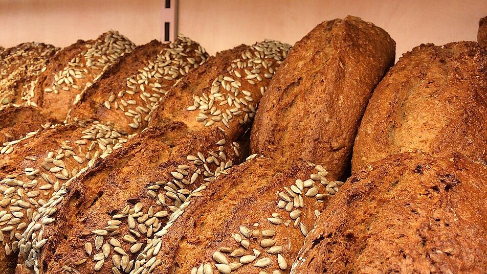 Dinkel-Vollkorn-Brot: mit Sonnenblumenkernen oder Haferflocken ein wahrer Genuss! Dinkel-Vollkorn-Brot: mit Sonnenblumenkernen oder Haferflocken ein wahrer Genuss!