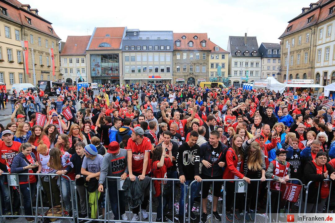 Bamberg feiert deutsche Basketballmeisterschaft im Regen