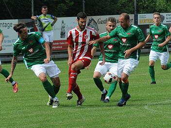 Nahm es auch mit mehreren Schweinfurtern auf: Simon Häcker (links), früher selbst in Diensten des FC 05.ssp