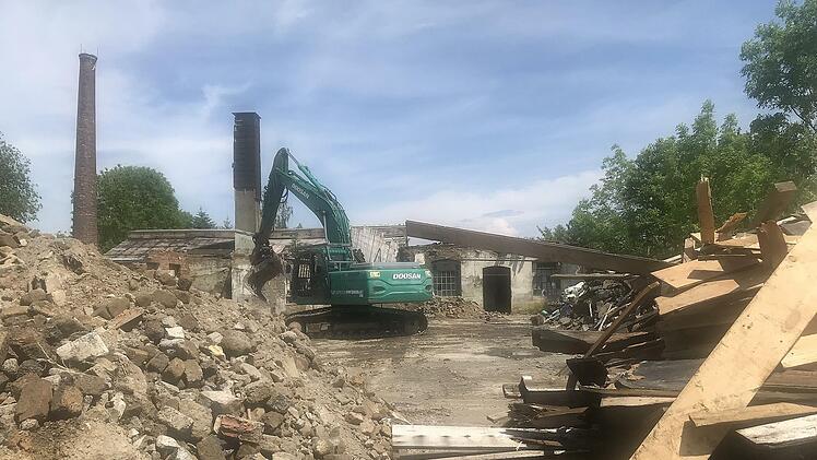 Der heutige Besitzer, der Münchner Kardiologe Dr. Henry Tittus, hat den aufwendigen Abbruch veranlasst.