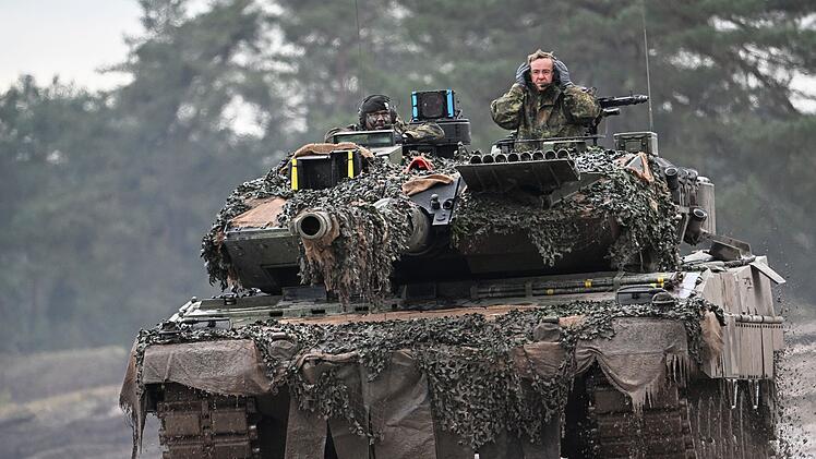 Verteidigungsminister Pistorius beim Panzerbataillon 203