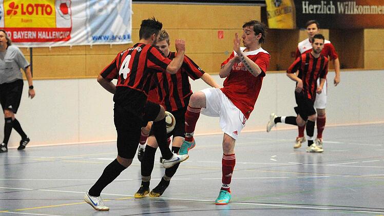 BSC Kulmbach gegen TSV Presseck Dominik Fischer Nr 4 Kulmbach gegen Steven Frank Presseck rot