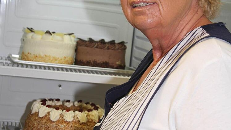 Monika Müller hat leckere Torten im Angebot.