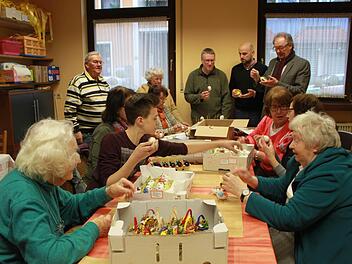In der neuen Werkstatt des Osterhasen wird fleißig gearbeitet. Fotos: Carmen Schwind