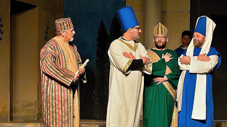 Hohe Priester und der Hohe Rat. Foto: Ratomir Radomirovic