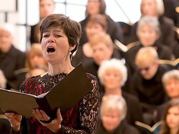 Der Coburger Bachchor und die Sopranistin Nele Gramß in der renovierten Morizkirche. Fotos: Albert Höchstädter