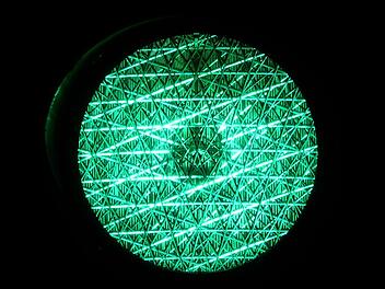 Vollbremsung bei gr&uuml;ner Ampel und Unfallflucht bei der B303