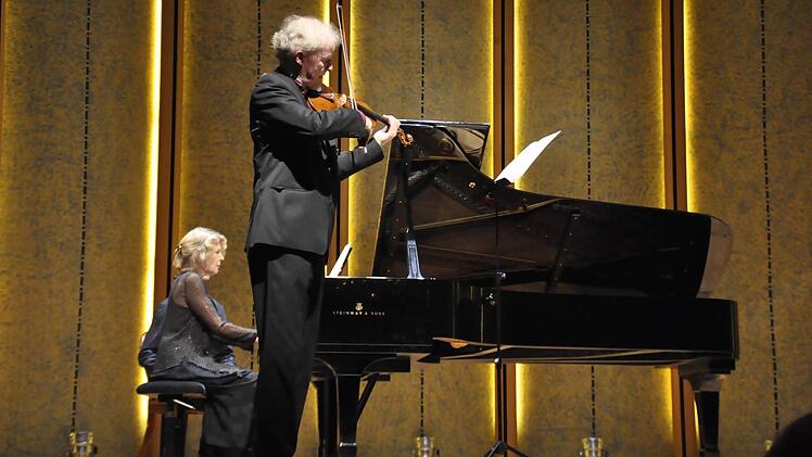 Die langjährige Konzerttätigkeit von Eva Maria May und Kolja Lessing spürte man bei ihrer Serenade. Foto: Peter Klopf