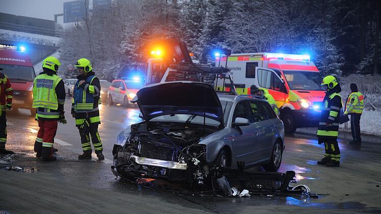 In Oberfranken ereignete sich ein Verkehrsunfall im Berufsverkehr. Es kommt zu Verkehrsbehinderungen. Foto: NEWS5/Fricke